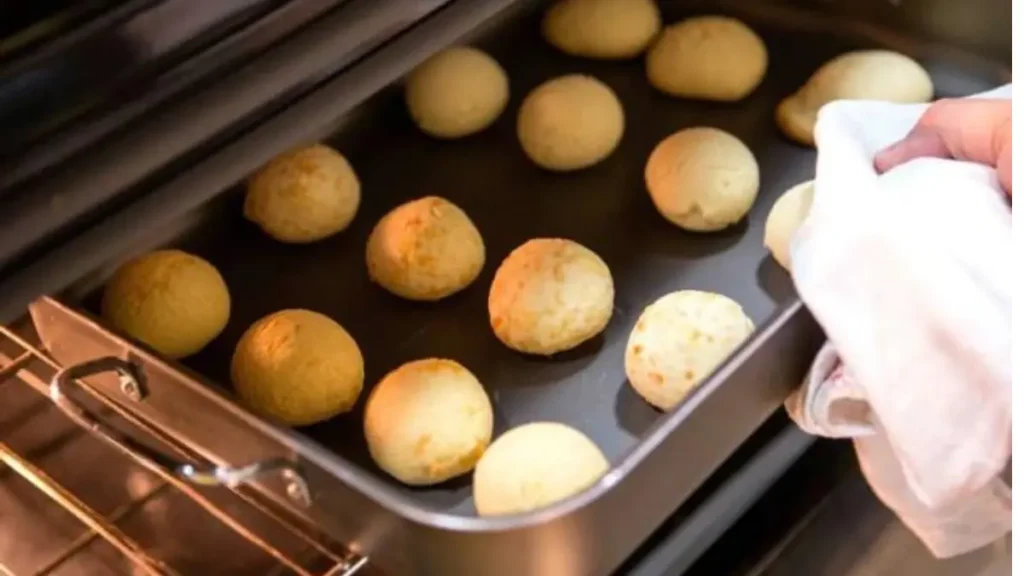 PÃO DE QUEIJO FÁCIL, CRESCE DEMAIS, UMA DELÍCIA 6 Pão de queijo fácil