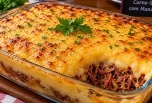 Escudidinho-de-carne-seca-com-mandioca